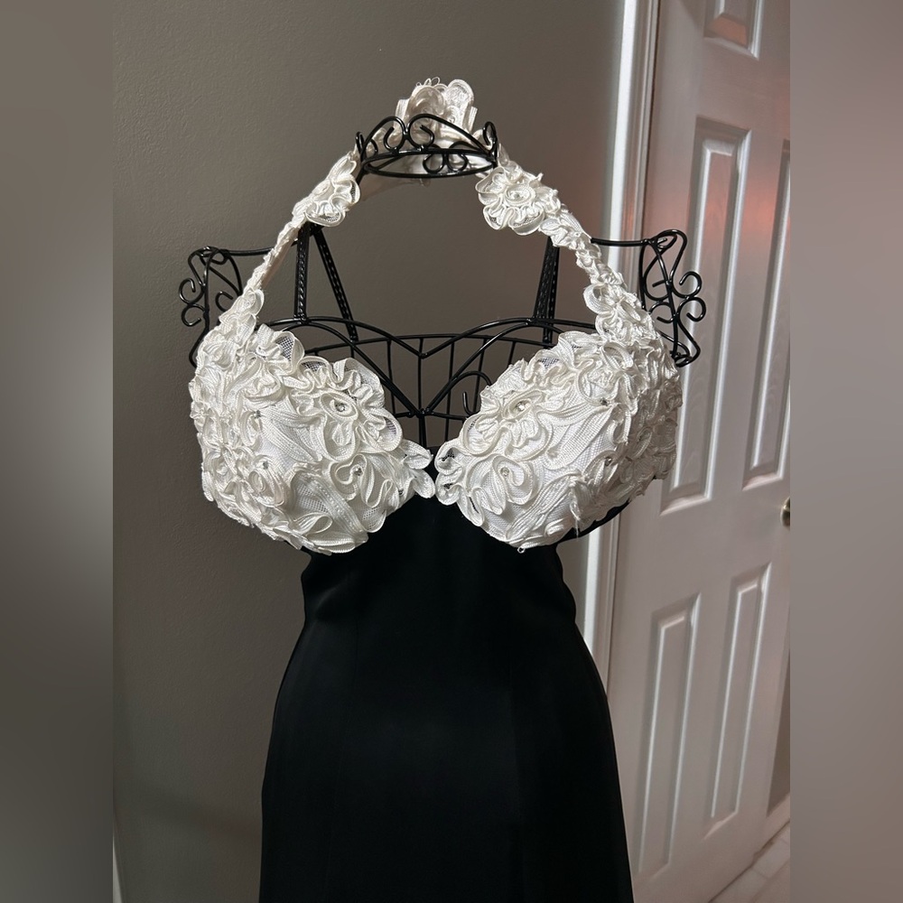 VTG Women’s 80s Elegant Black and White Halter Formal Dress. NYE Cocktail Dress - Picture 3 of 16